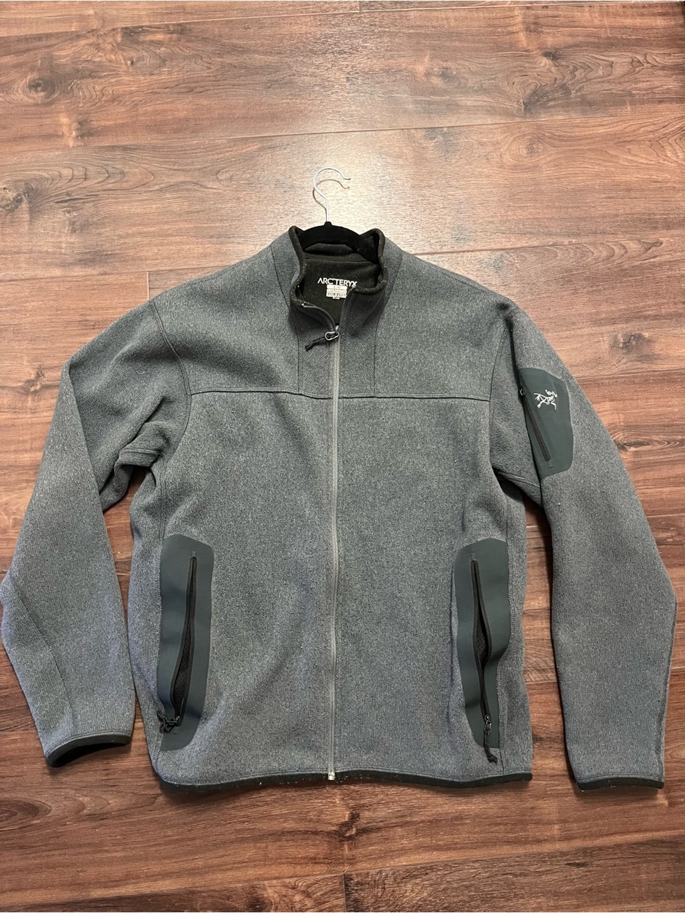 Arc'teryx Men's Charcoal Gray Lightweight Full-Zip Jacket